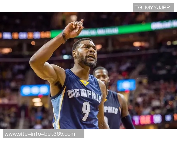 詹姆斯防守态度引发争议播客搭档选择沉默不语