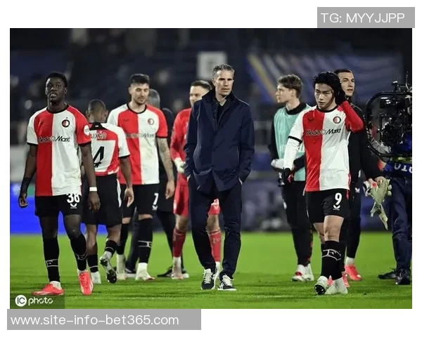 范佩西执教危机加剧费耶诺德连续四场不胜荷甲积分差距扩大至11分