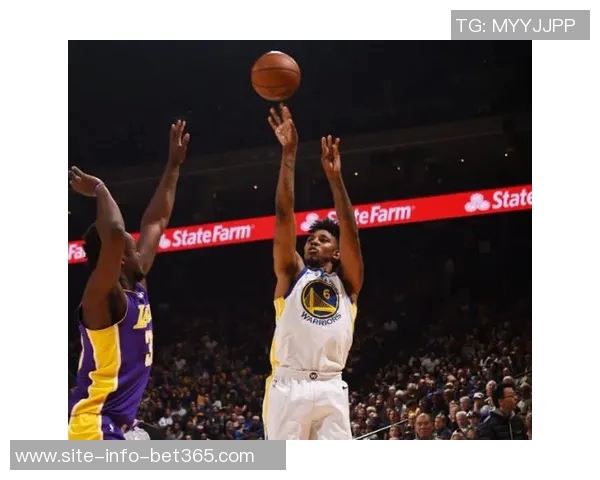 尼克杨谈布克遭遇重演称强行打控卫让人无奈